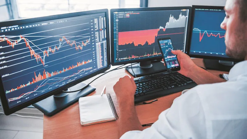 Infosys and HCL Tech gains